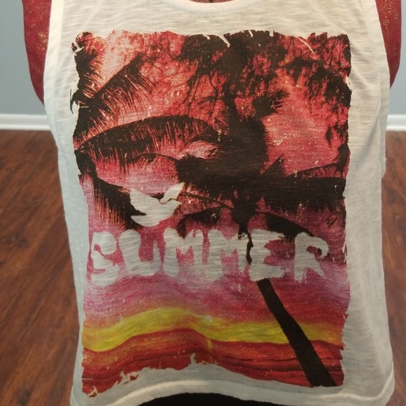 Crop top with lace back - Picture 2 of 4